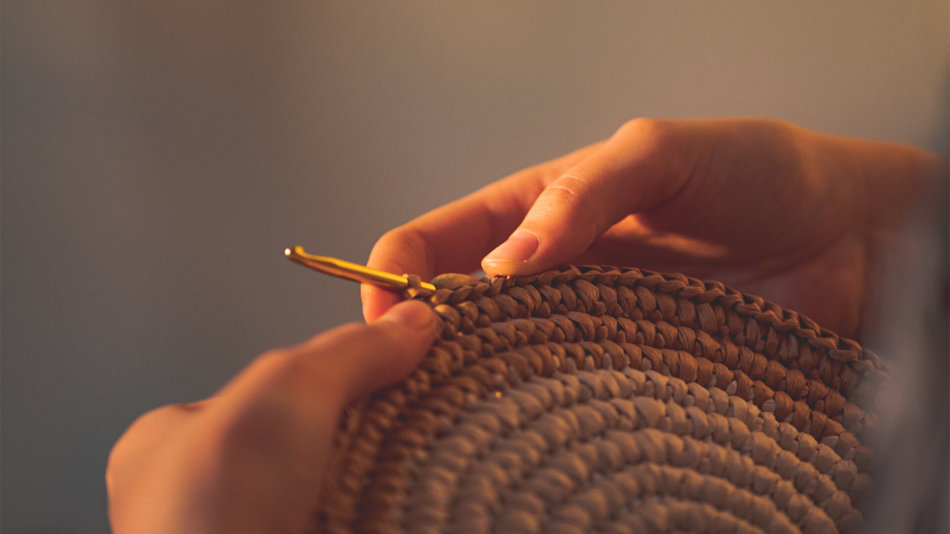 What are the different types of Raffia used in the fashion industry?